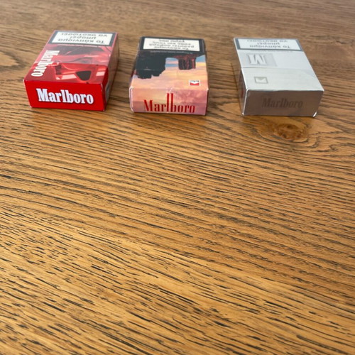 Collectible empty Marlboro packs like new, set of 3