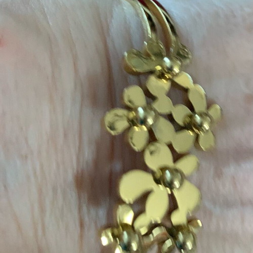 Bracelet in gold color with carved flowers like new