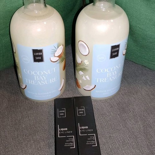 Lavish Care shower gels and eye liners new, set of 2+2