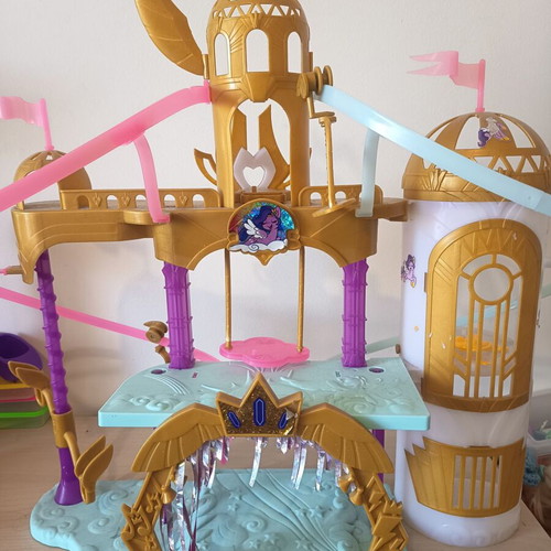 Little Pony castle used with missing wing and curtain