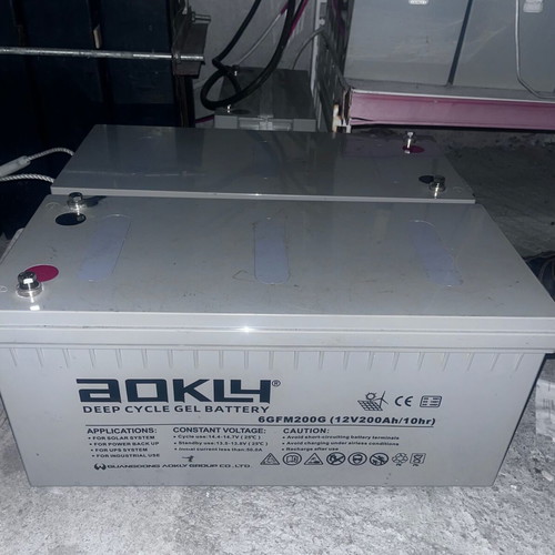 Victron Phoenix Inverter Smart 24/3000 with 200Ah lead-acid batteries