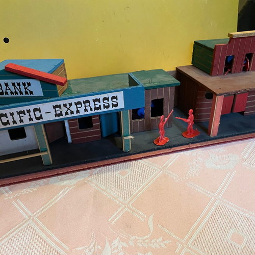 Wooden vintage toy new with many toy soldiers
