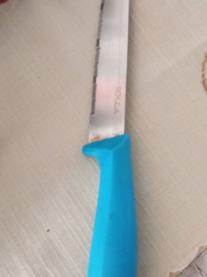 Нож употребяван, не реже добре