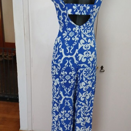 Women's jumpsuit used, size M, white and blue with patterns