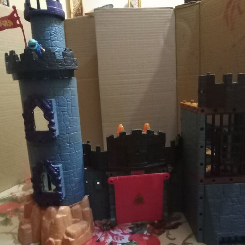 Imaginext Castle like new, assembly toy Fisher Price