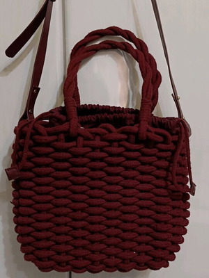 Zara Handbag knitted like new, burgundy color
