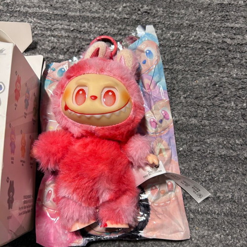 Labubu *LOVE* by Pop Mart new, fuchsia with box