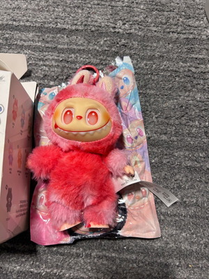 Labubu *LOVE* by Pop Mart new, fuchsia with box