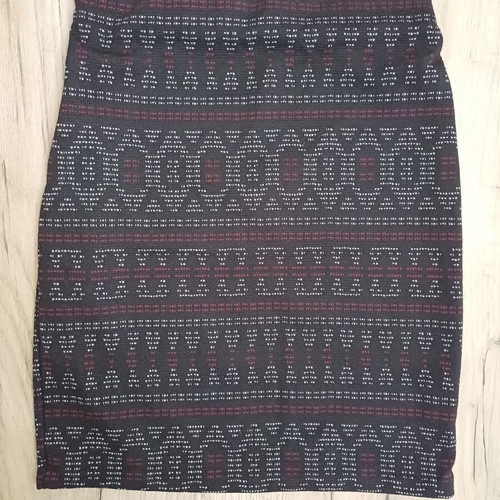Bershka skirt like new with elastic geometric pattern, small to medium