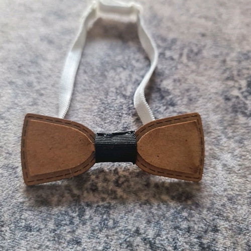 Children's wooden bow tie like new, brown