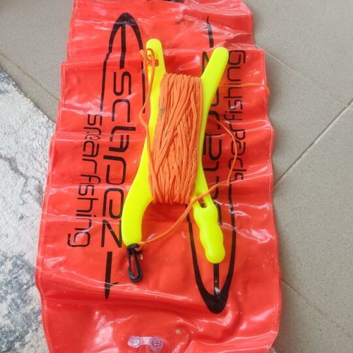 Epsealon Spearfishing Buoy like new, PVC with safety flag