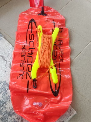 Epsealon Spearfishing Buoy like new, PVC with safety flag