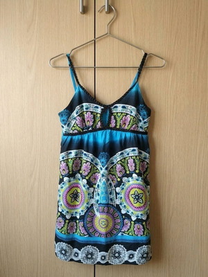 Blouse with adjustable straps, size M, like new