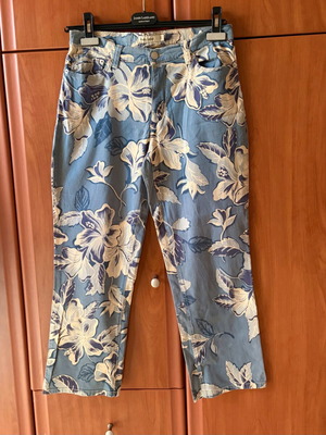 Henry Cotton’s floral capri pants size M like new, blue