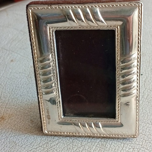Silver photo frame 6x8 cm like new with velvet back
