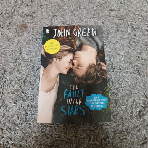 The Fault in Our Stars book like new, John Green, English