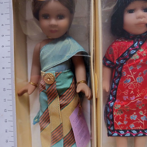 Porcelain dolls of the world new, complete collection of 50 pieces