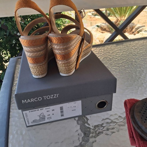 Marco Tozzi women's platform sandals size 39 like new
