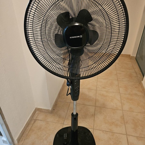 Morris extendable floor fan like new with remote control