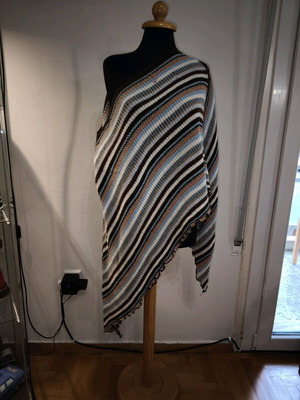 Poncho used multicolor one size