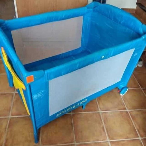 Agatha Ruiz De La Prada baby crib used, blue with yellow star pockets