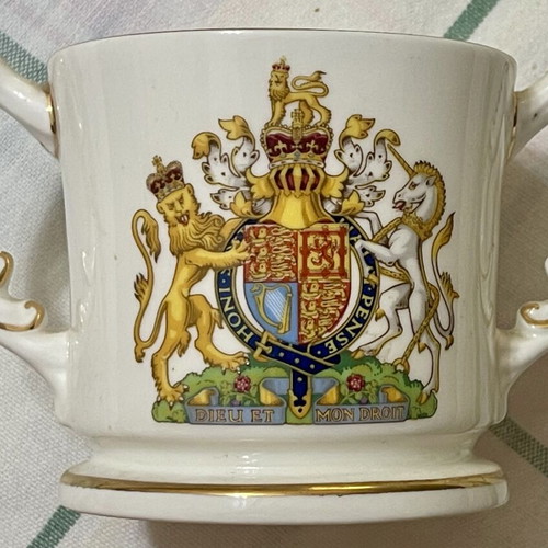 Ainsley Porcelain Mug 1977 Queen Elizabeth I Silver Jubilee like new