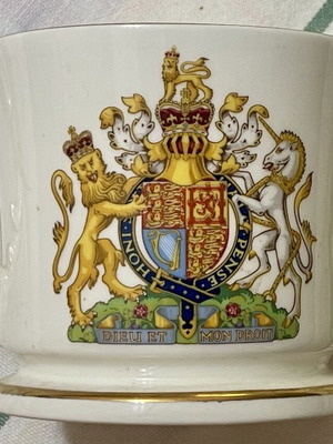 Ainsley Porcelain Mug 1977 Queen Elizabeth I Silver Jubilee like new