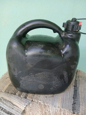 Канистра за гориво 5L с минимална употреба