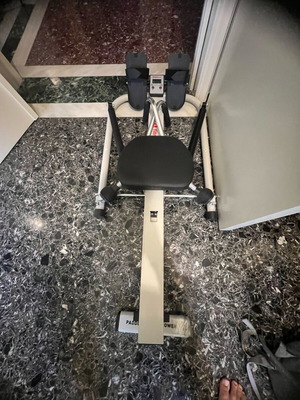 Axxon Fitness rowing machine with hydraulic pistons like new