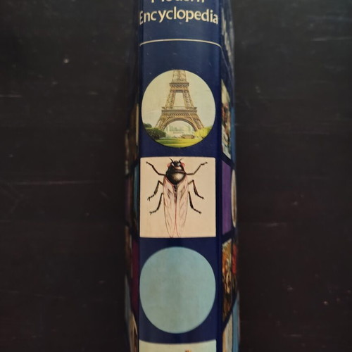 Collins Modern Encyclopedia 1976 like new, English