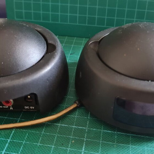 Wireless video-audio transmitter-receiver used, four communication channels
