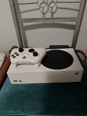 Xbox Series S 500GB with Controller like new