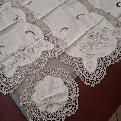 Machine-made doily set with gray lace, like new, 5 pieces