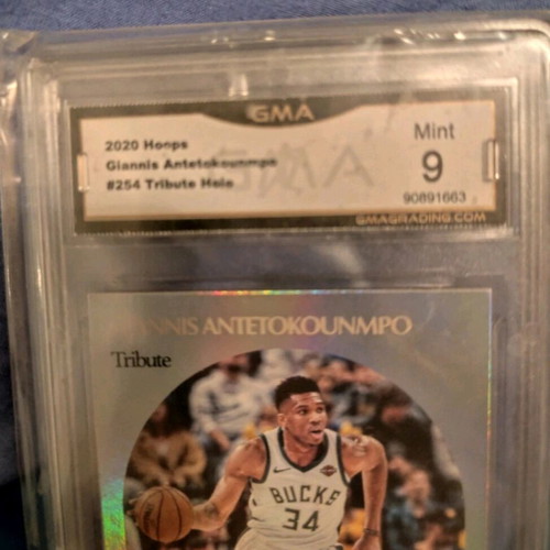 Giannis Antetokounmpo collectible card Holo - GMA Mint 9 like new