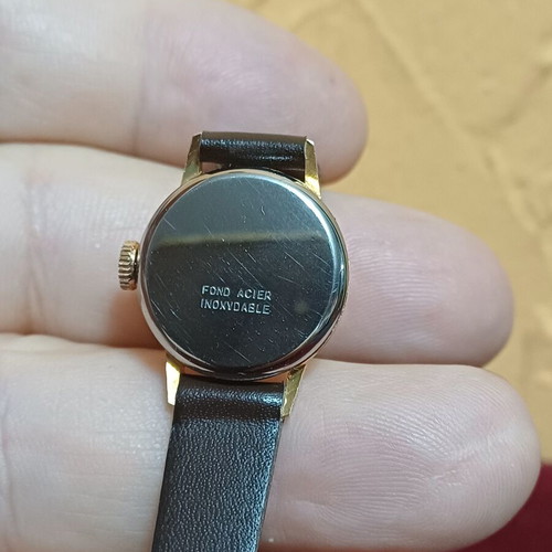 Candy 17 Rubis wristwatch like new, mechanical, gold case