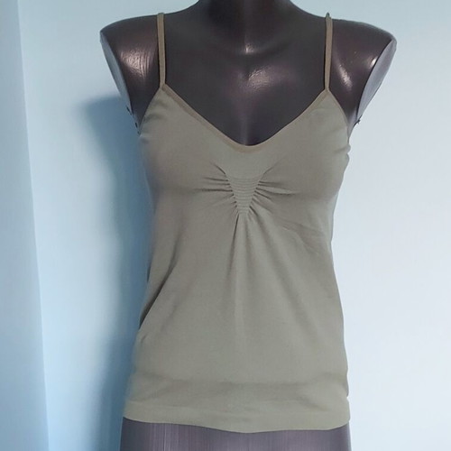 Only seamless branded top with shaping bra effect like new, pistachio