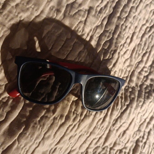El Gio Polarized Men's Sunglasses like new with case and cloth