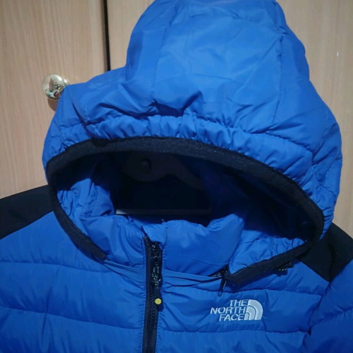 The North Face blue jacket like new, size M unisex