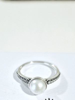 Silver s9.25 Ale ring with pearl and zircon, size 56, like new