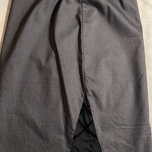 Lynne skirt size M, elastic with side design, like new, gray