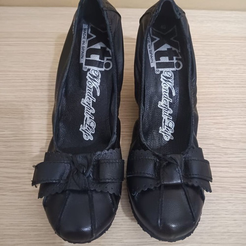 Xti leather women's pumps size 40 used, black