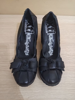 Xti leather women's pumps size 40 used, black