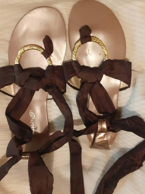 Gladiator sandals like new, brown with gold details, size 39