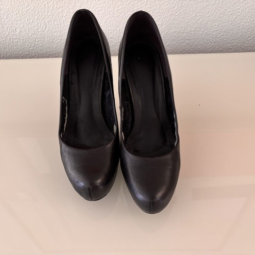 Black leather stiletto pumps size 37 used with platform
