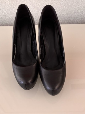 Black leather stiletto pumps size 37 used with platform
