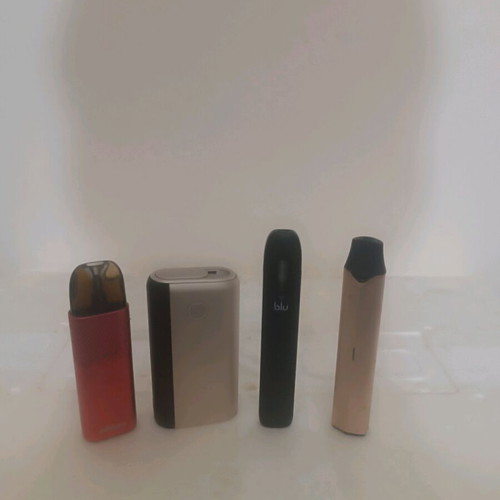 Smoking devices pack like new Argus 7, Glo, 2 Blue units