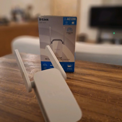 D-Link WiFi Extender like new for network extension
