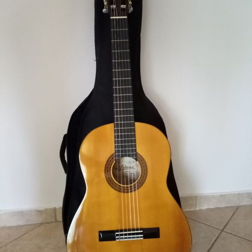 Classical guitar Ariana used with case