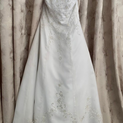 Wedding dress like new with pearls and embroidery, size L