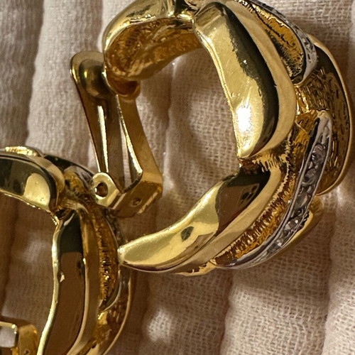 Earrings gold color with rhinestones clip new